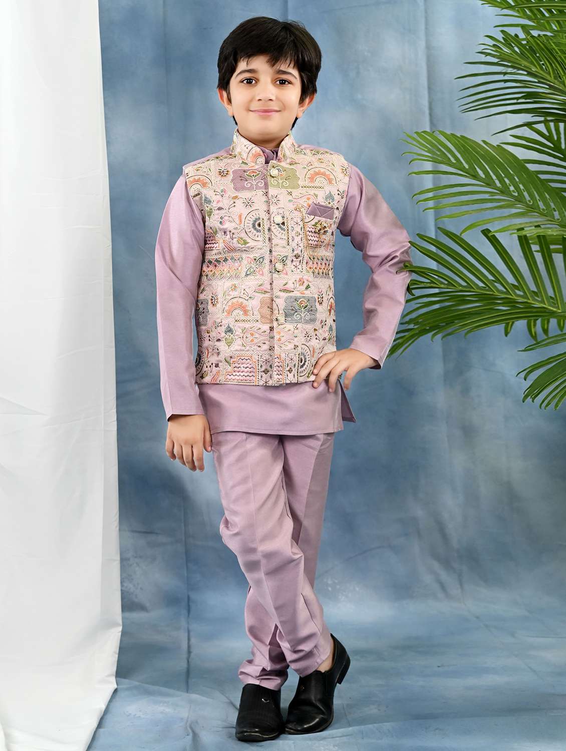 boys solid kurta pyjama with embroidered nehru jacket