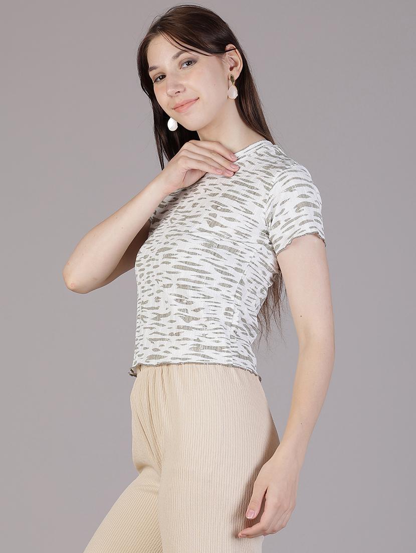 womne printed short sleeve crop top - 21942934 - Standard Image - 2