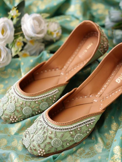 women embroidered slip on juttis - 21943238 -  Standard Image - 0