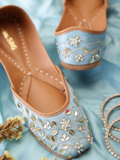 women embroidered slip on juttis - 21943240 -  Standard Image - 0