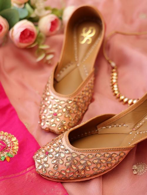 women embroidered slip on juttis - 21943247 -  Standard Image - 0