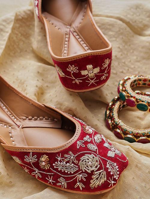 women embroidered slip on juttis - 21943252 - Standard Image - 0
