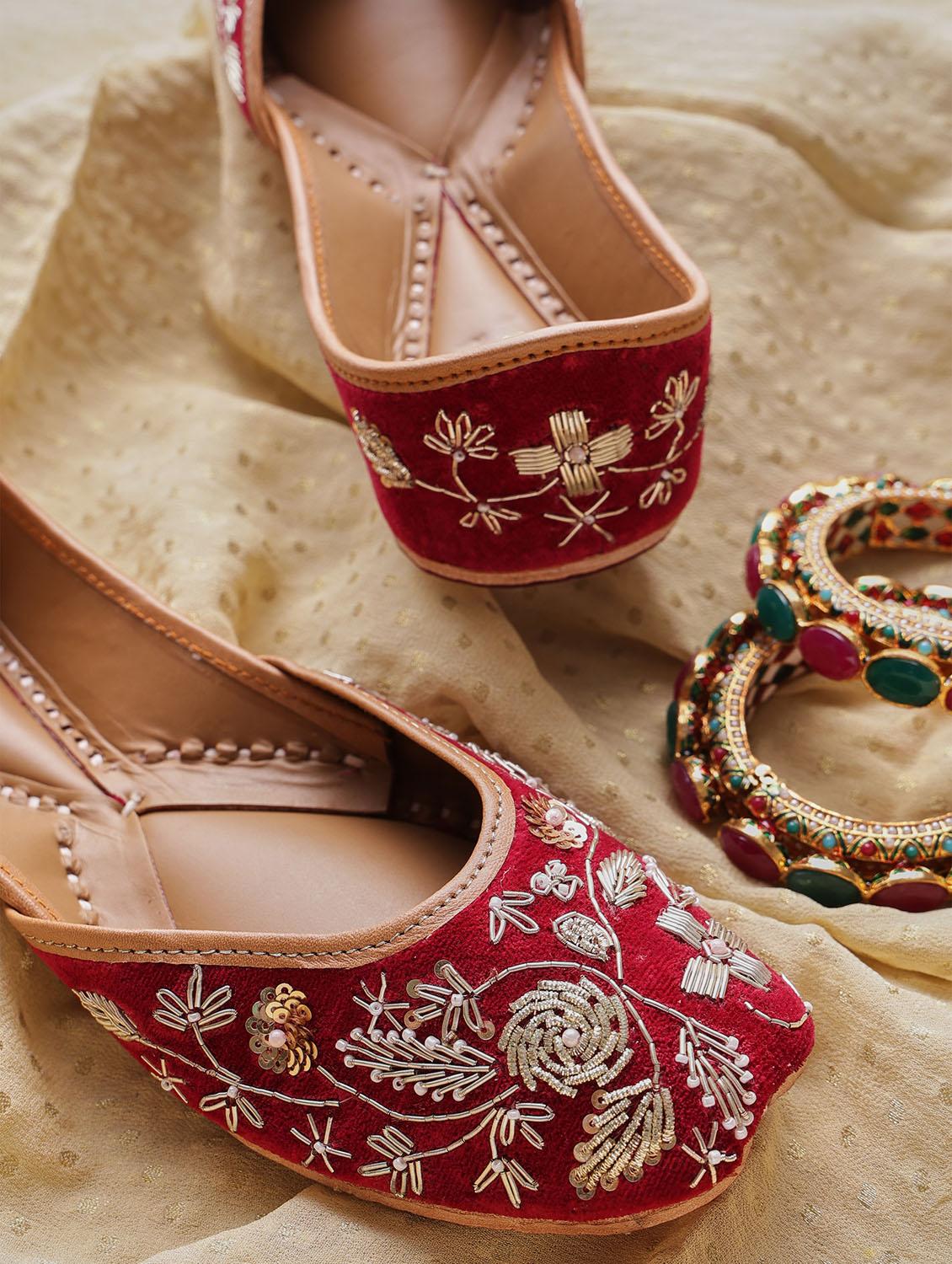 women embroidered slip on juttis - 21943252 - Zoom Image - 0