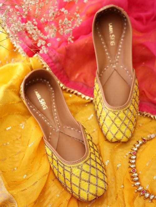 women embellished slip on juttis - 21943255 -  Standard Image - 0