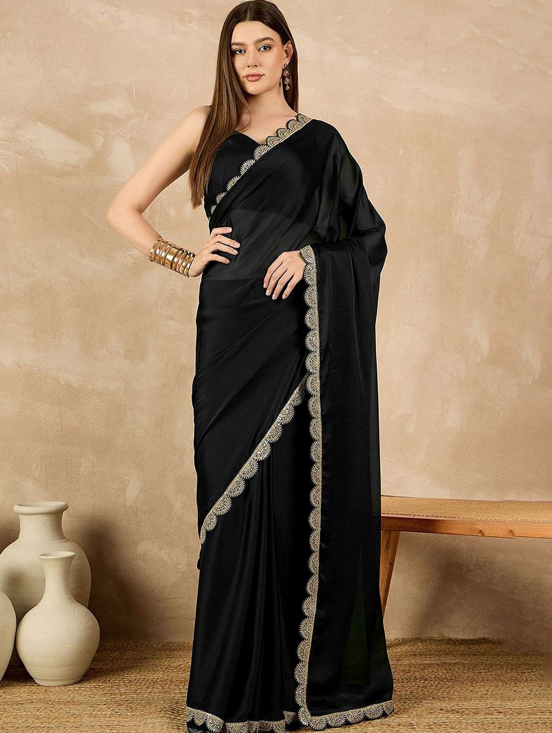 women solid with bordered saree with blouse