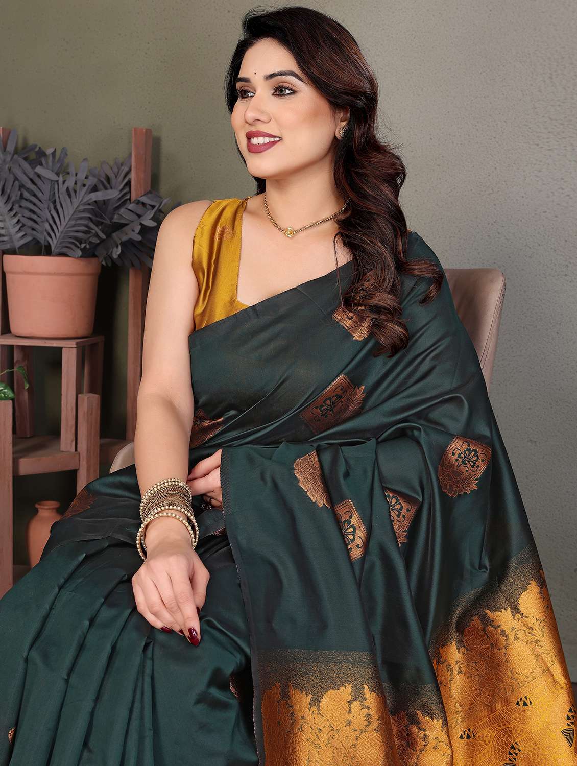 women self design banarasi saree with blouse - 21946724 -  Standard Image - 2