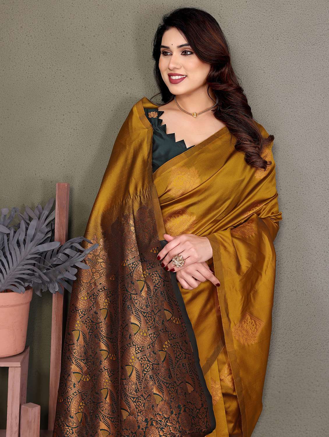 women self design banarasi saree with blouse - 21946725 - Standard Image - 2