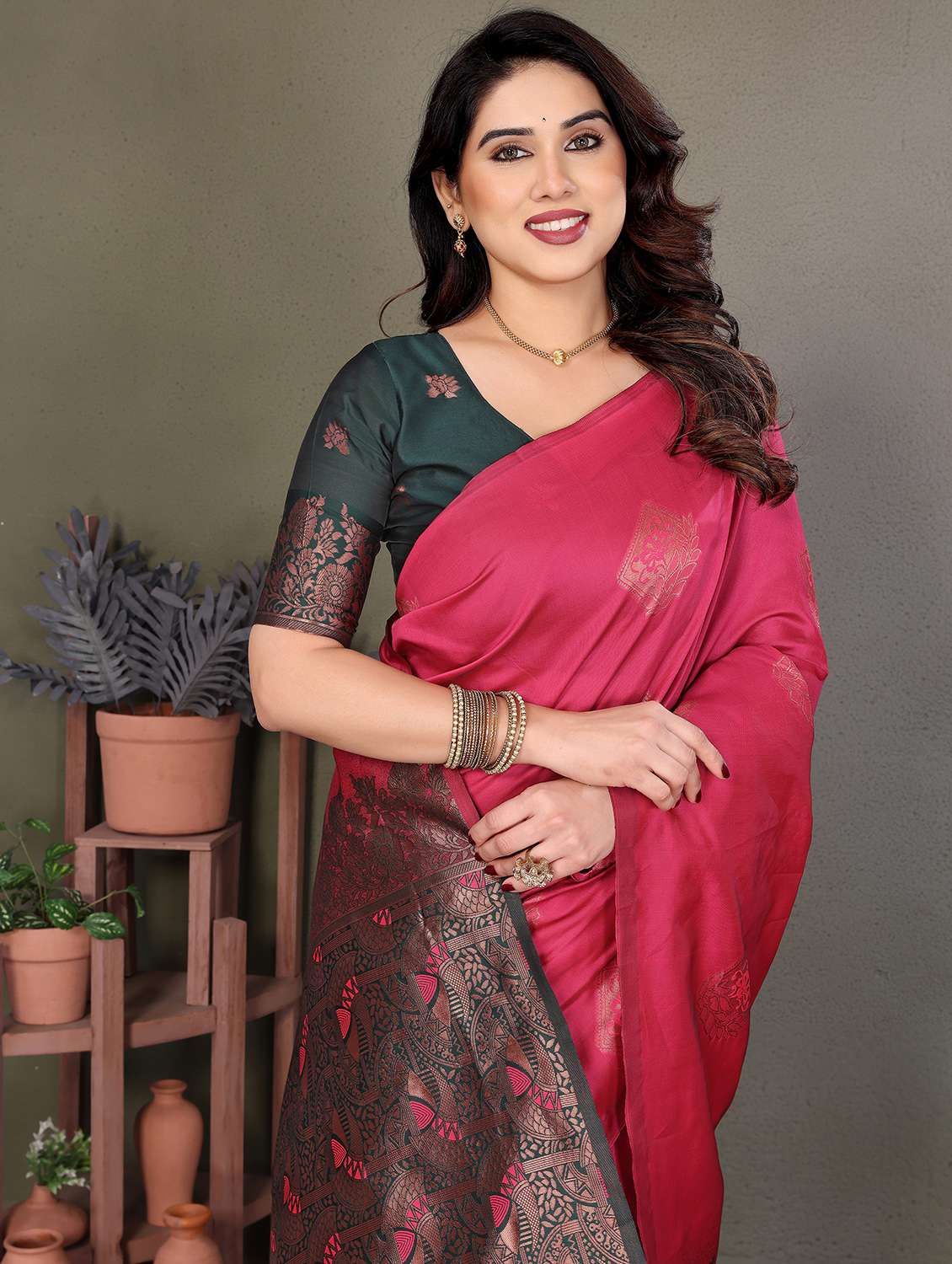 women self design banarasi saree with blouse - 21946726 - Standard Image - 2