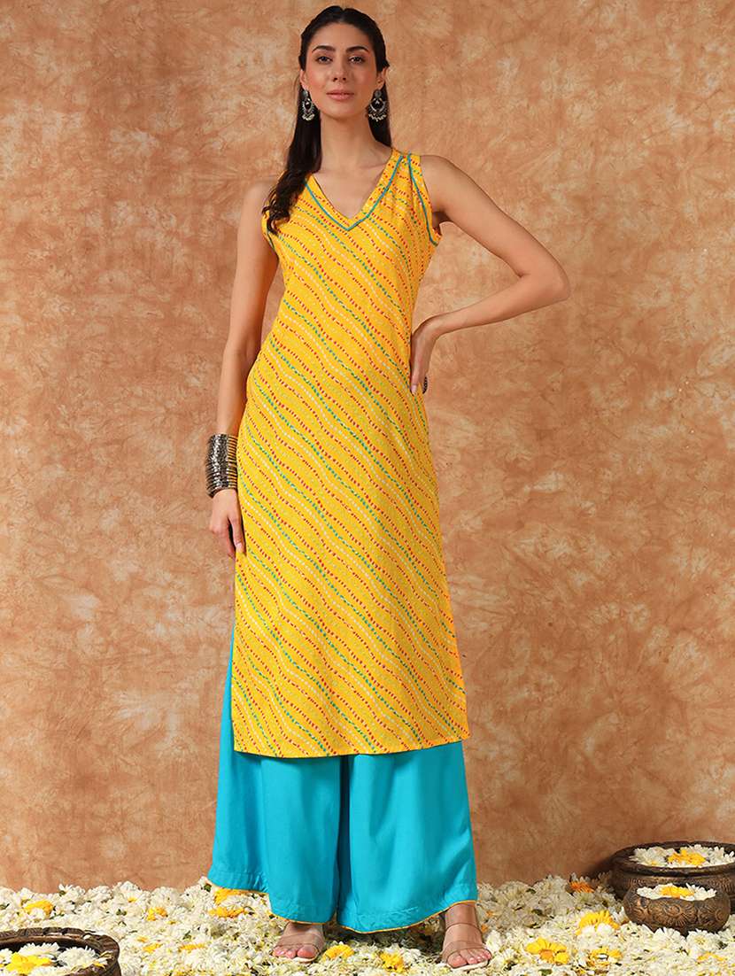 women printed sleeveless kurta palazzo set