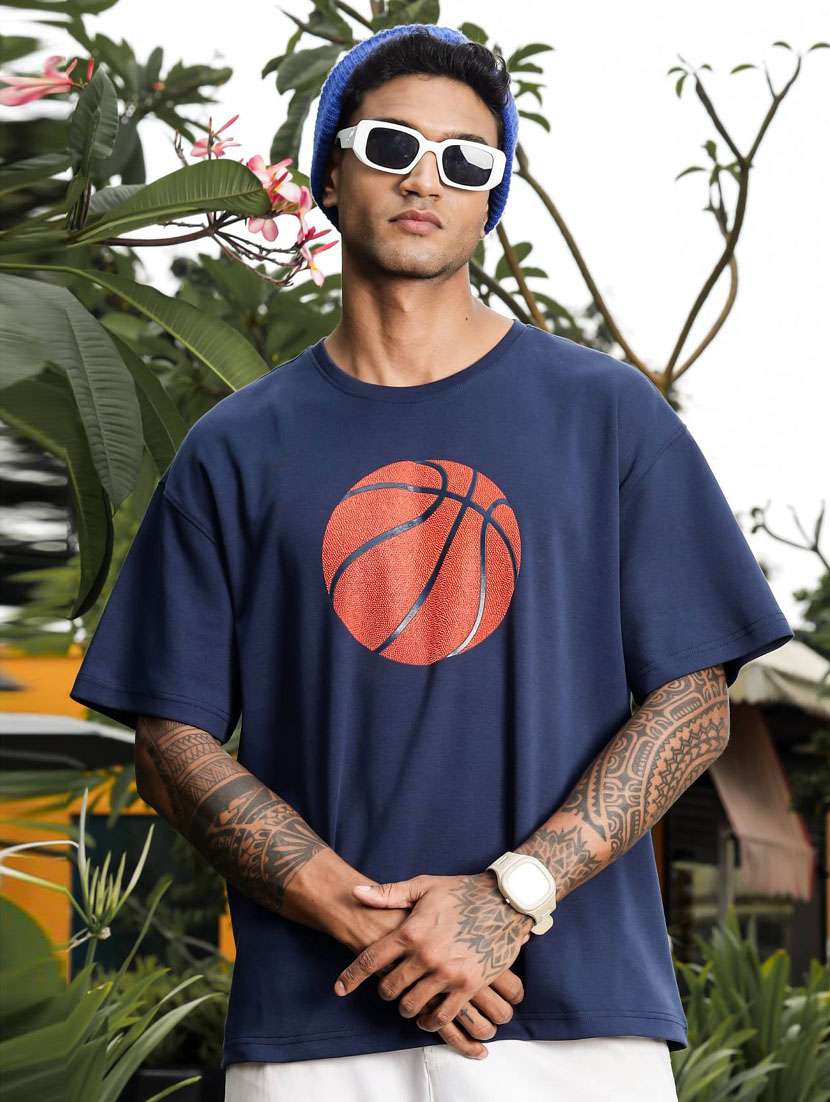 men chest print round neck regular fit t-shirt