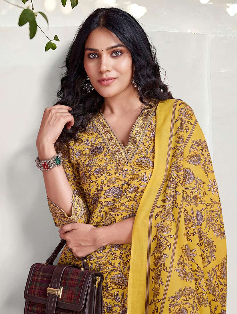 women three quarter sleeve kurta salwar with dupatta set - 21948530 -  Standard Image - 2