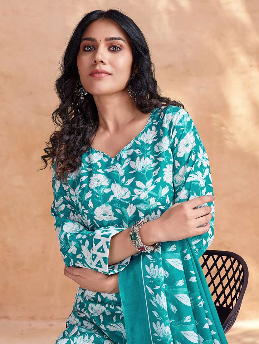 women three quarter sleeve kurta palazzo with dupatta set - 21948534 - Standard Image - 2