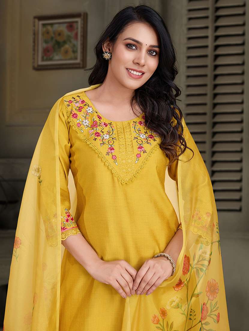 women three quarter sleeve kurta pant with dupatta set - 21948546 -  Standard Image - 2