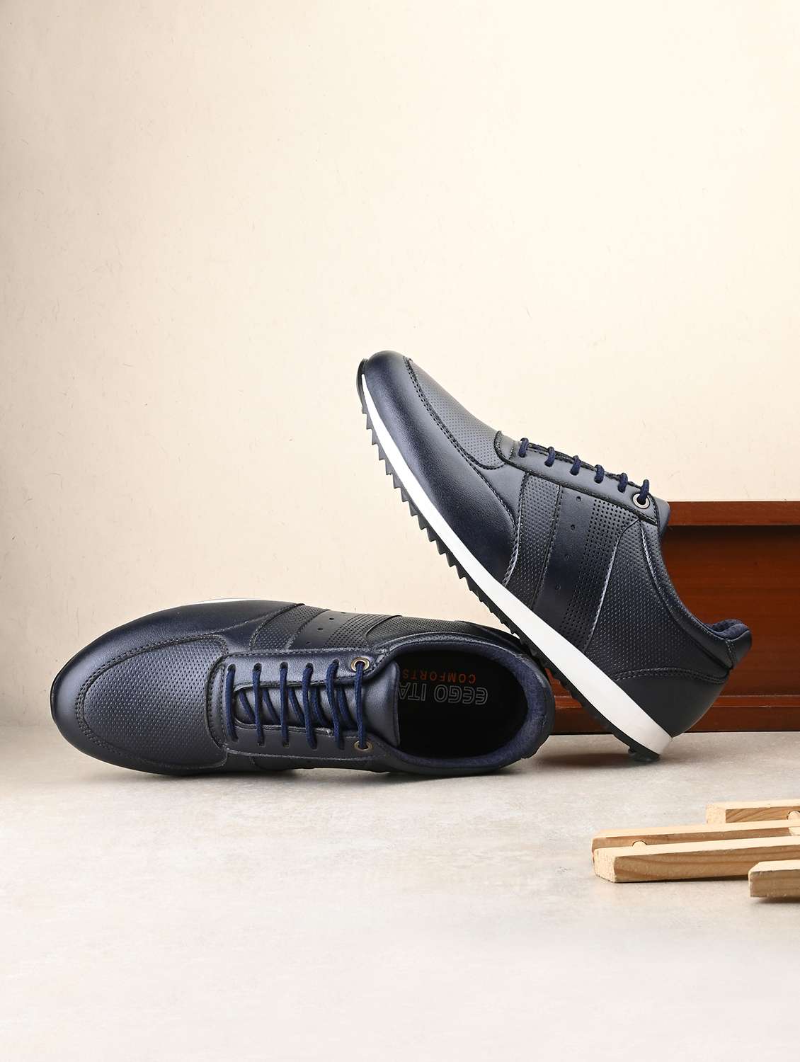 men textured lace up casual shoes