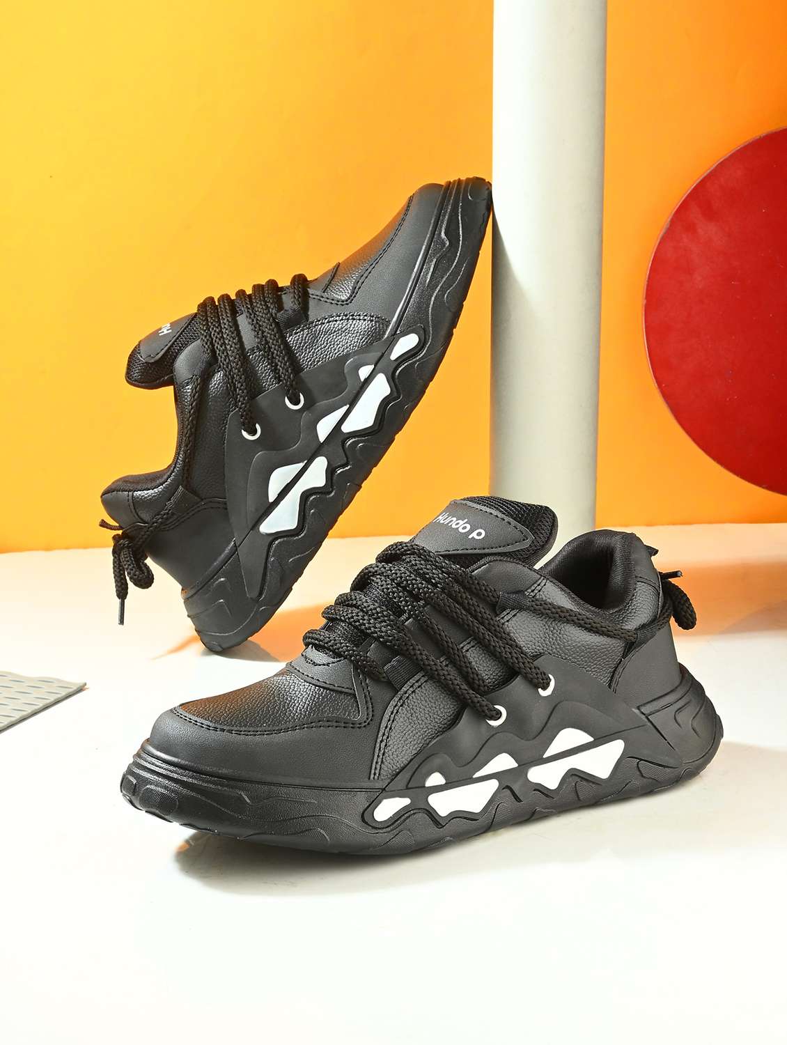 men black lace up sneaker