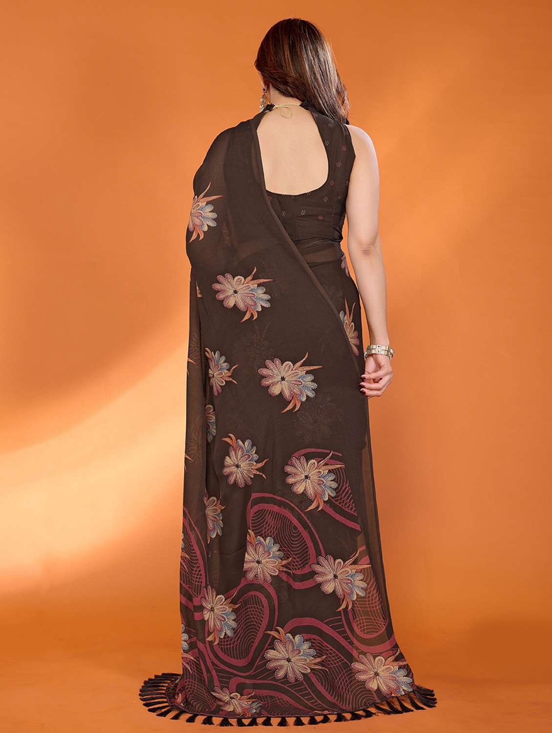 women printed casual wear saree with blouse - 21949162 - Standard Image - 2