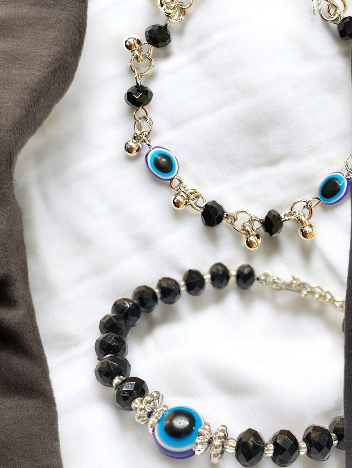 women pack of 2 beaded evil eye bracelet