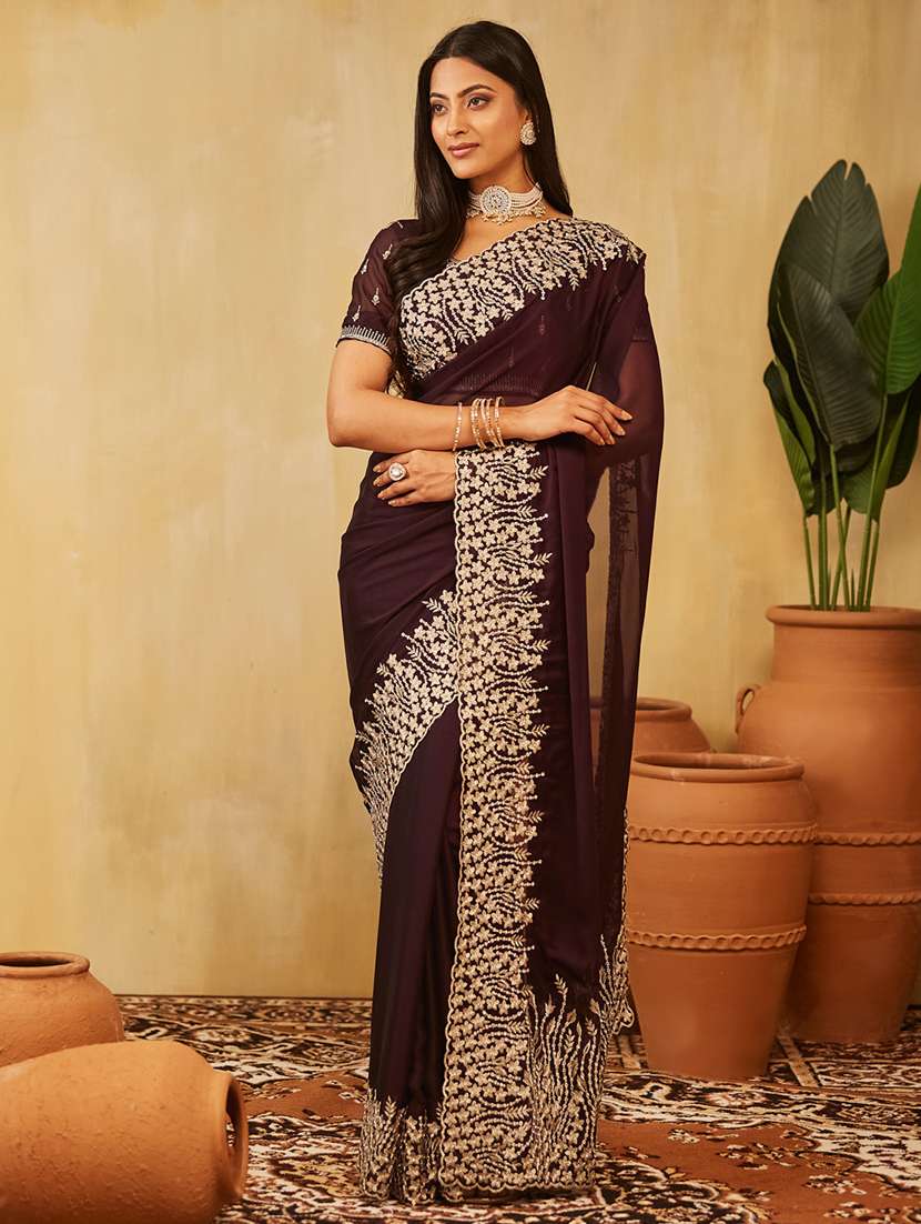 women solid with bordered saree with blouse