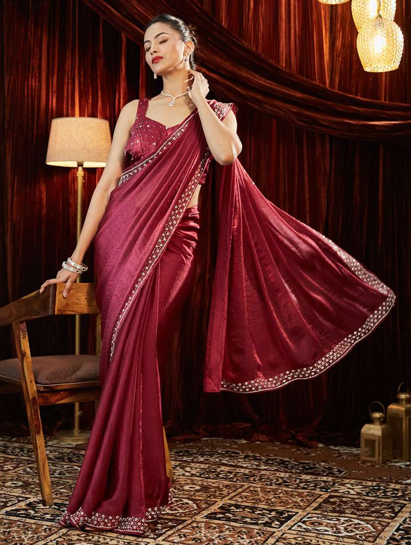 women solid with bordered saree with blouse
