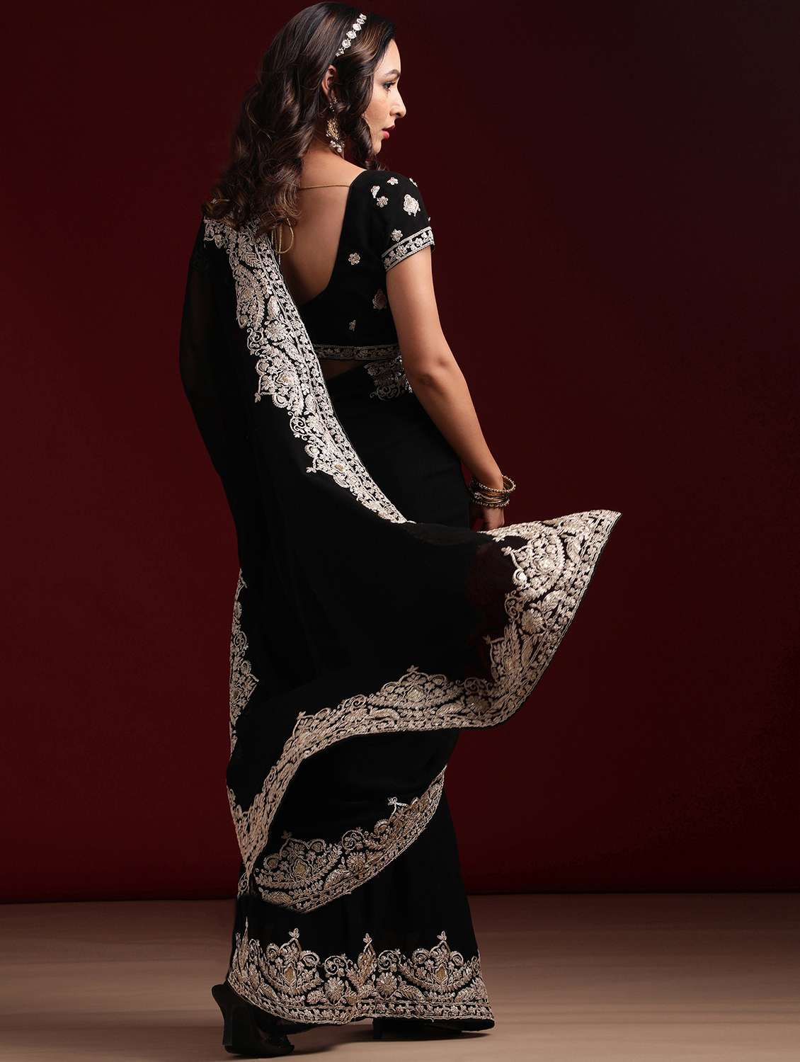 women solid with bordered saree with blouse - 21949938 - Standard Image - 2