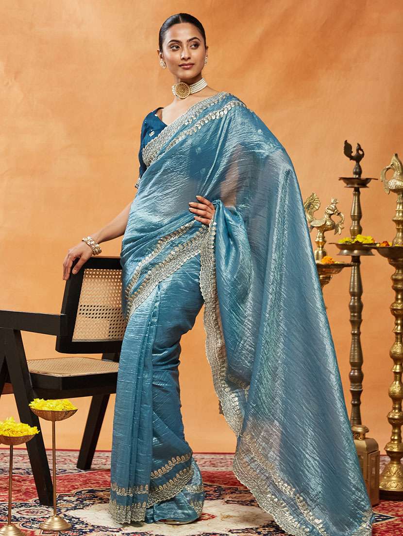 women solid with bordered saree with blouse