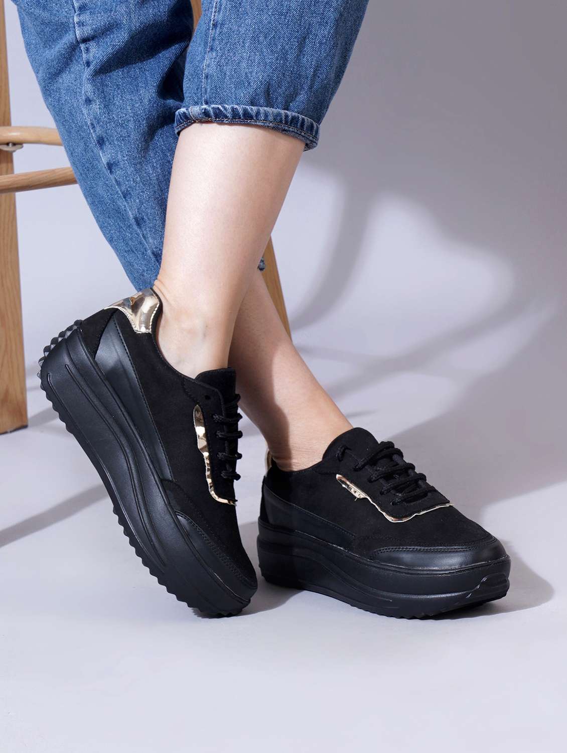 women black lace-up casual shoe