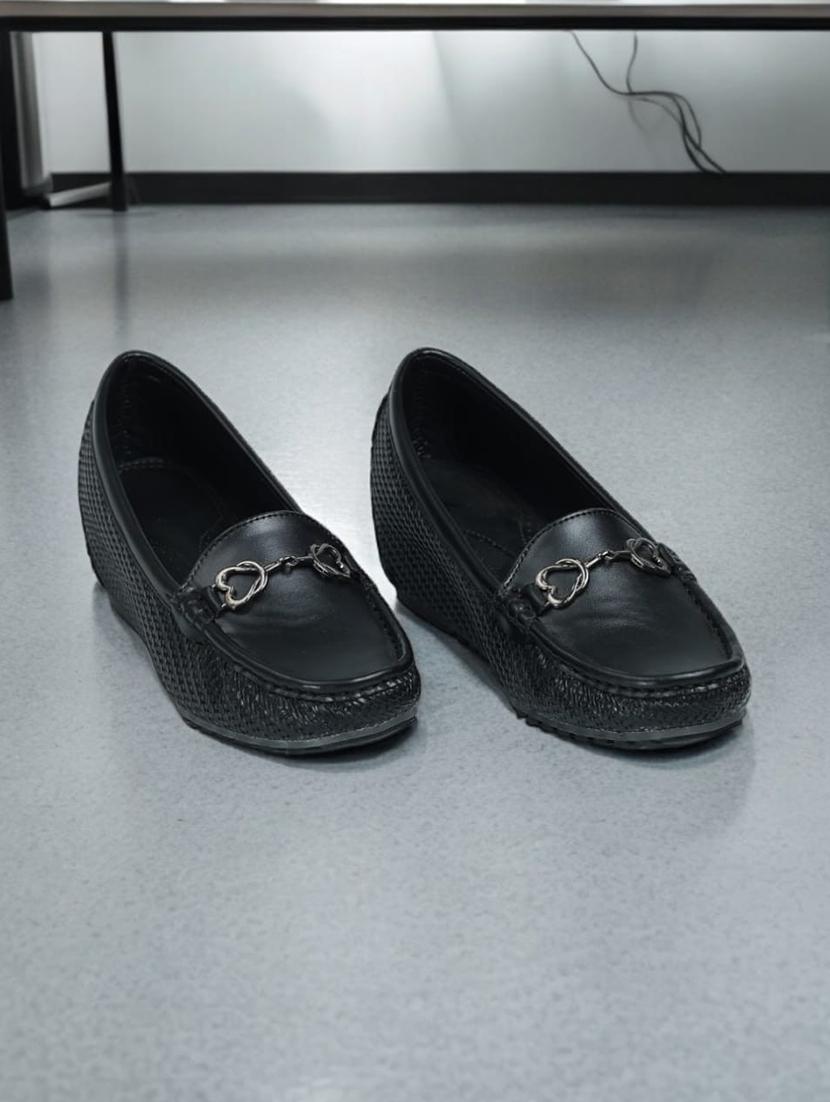 women black slip on loafer - 21950086 - Zoom Image - 0