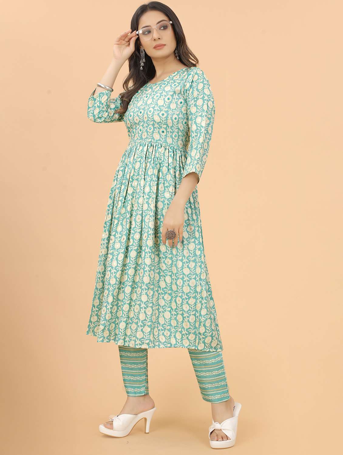 women three quarter sleeve kurta pant set - 21954120 -  Standard Image - 2