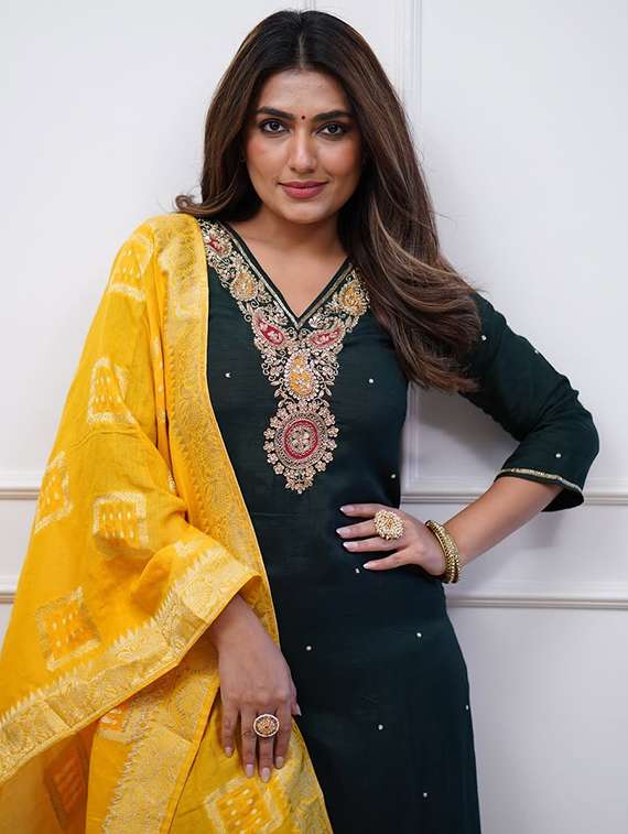 women three quarter sleeve kurta pant with dupatta set - 21954142 - Standard Image - 2