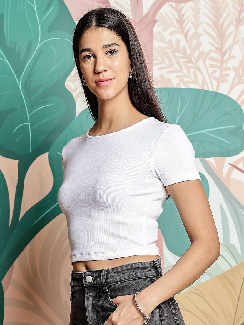 women solid round neck crop top