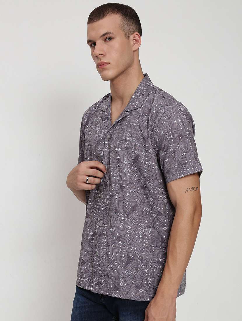men printed cuban collared short sleeve shirt - 21955956 -  Standard Image - 2