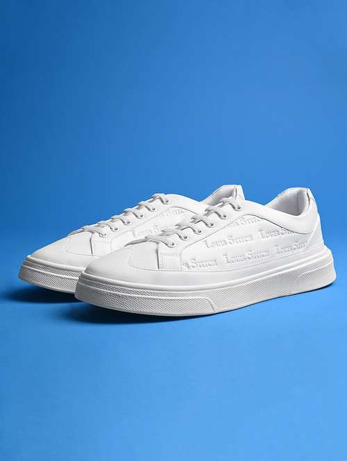 men white lace up sneaker