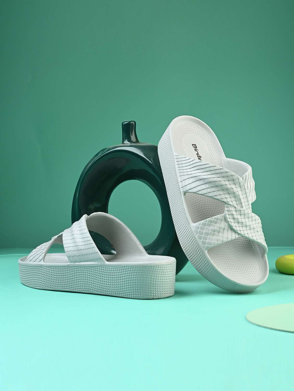 women grey textured slider