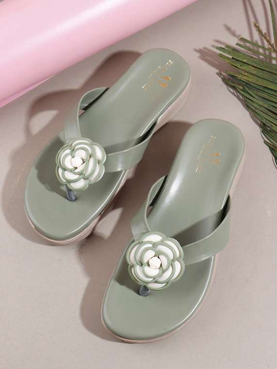 women embellished toe separator flat sandal - 21957756 -  Zoom Image - 0