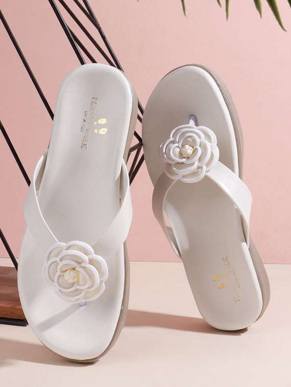 women embellished toe separator flat sandal - 21957758 - Zoom Image - 0