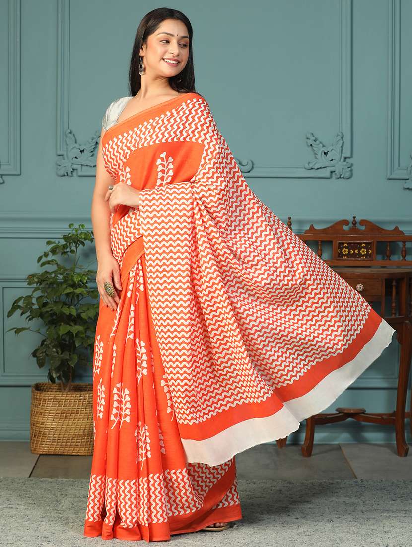 women printed casual wear saree with blouse - 21957826 - Standard Image - 2