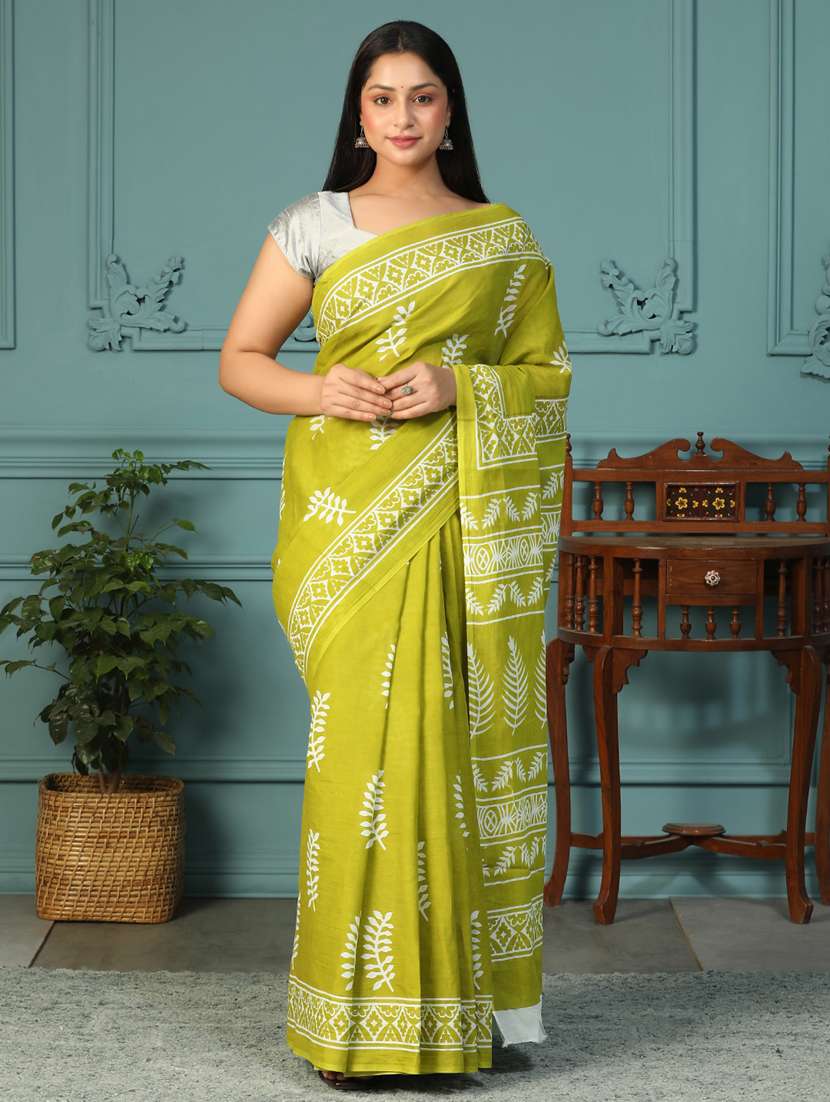 women printed casual wear saree with blouse - 21957828 - Zoom Image - 0
