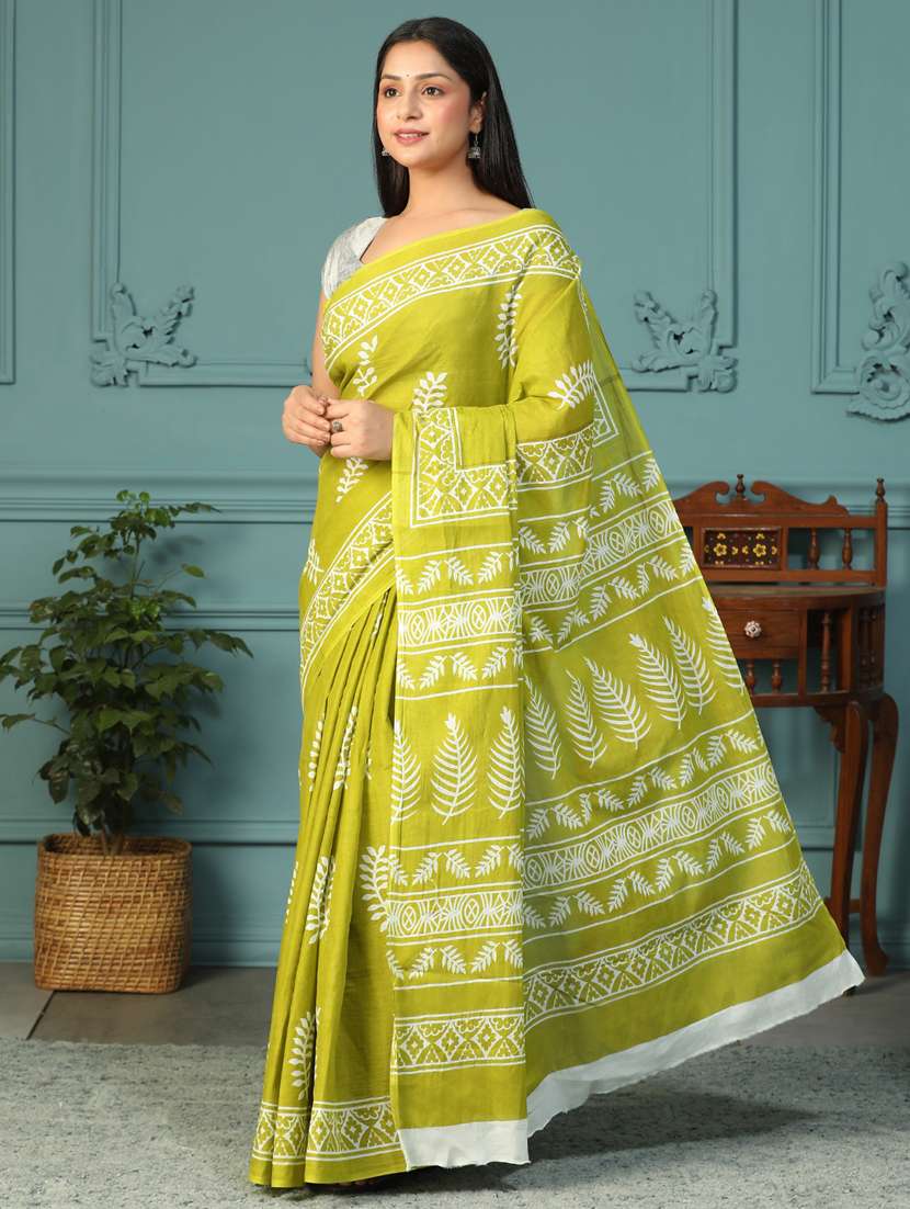women printed casual wear saree with blouse - 21957828 - Standard Image - 2
