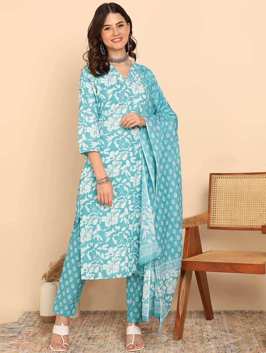 women three quarter sleeve kurta pant with dupatta set - 21957926 -  Standard Image - 2