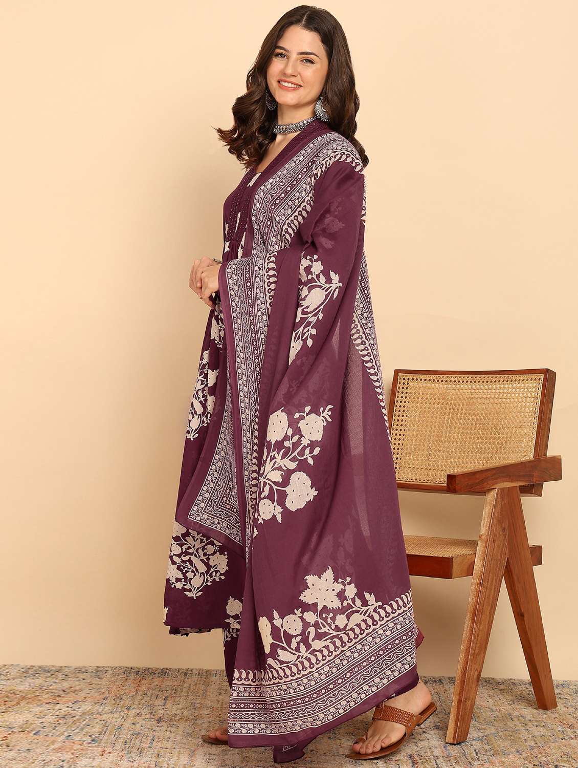 women three quarter sleeve kurta palazzo with dupatta set - 21957933 - Standard Image - 2