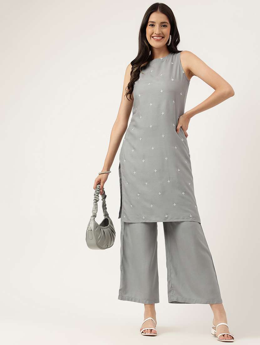 women embroidered sleeveless kurta palazzo set