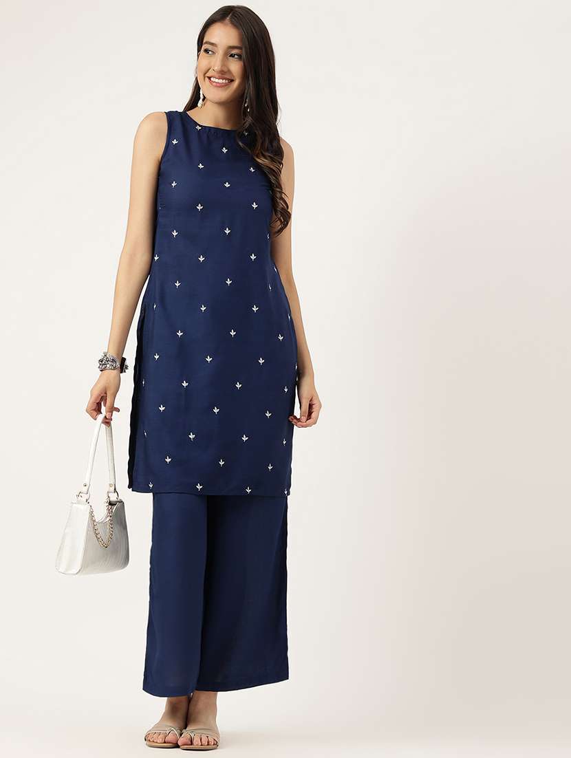 women embroidered sleeveless kurta palazzo set