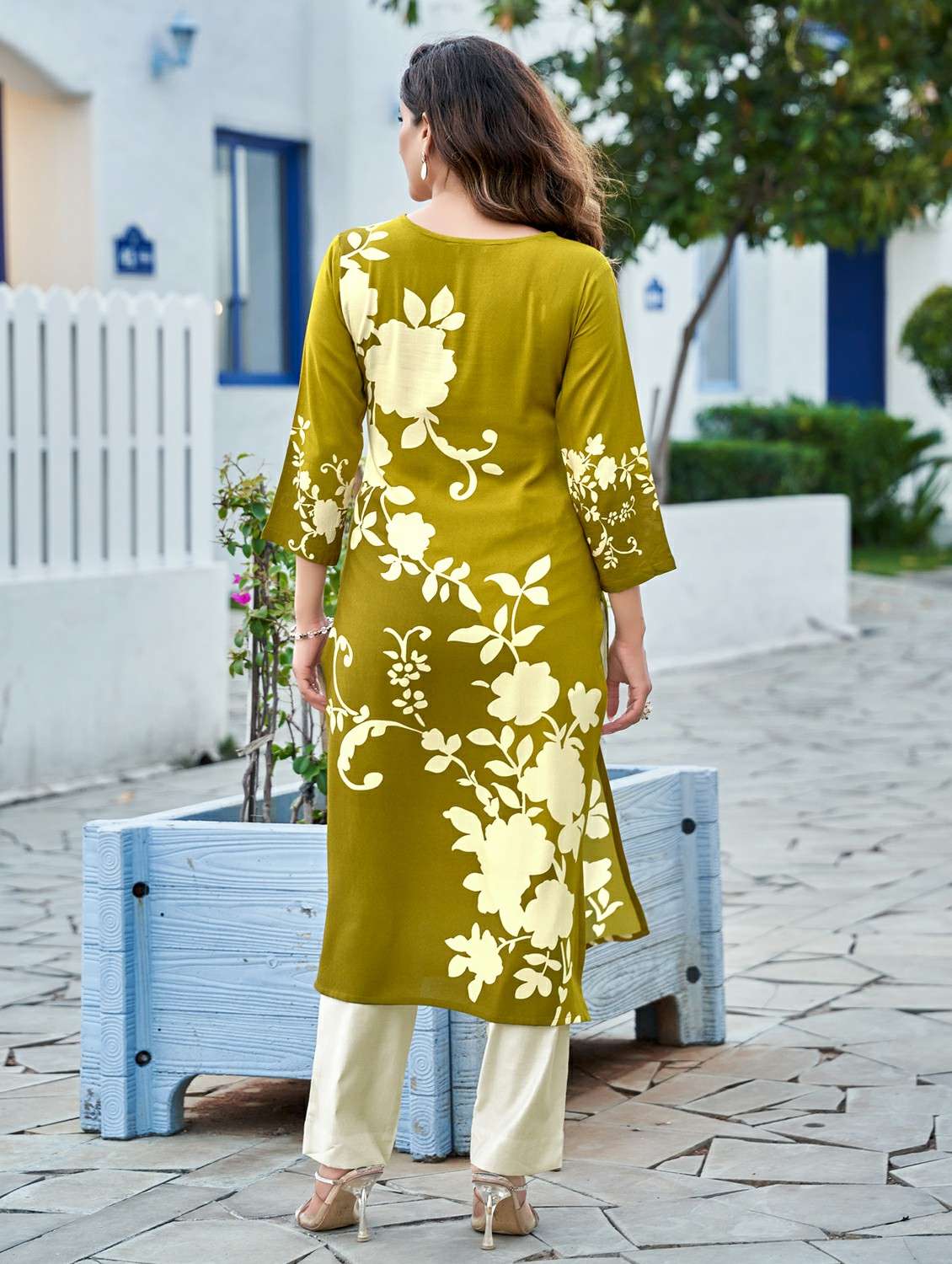 women floral printed long sleeve straight kurta - 21959411 -  Standard Image - 2