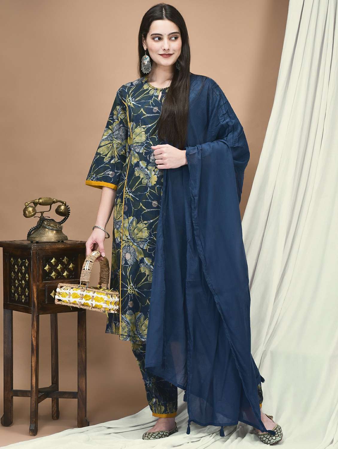women three quarter sleeve kurta salwar with dupatta set