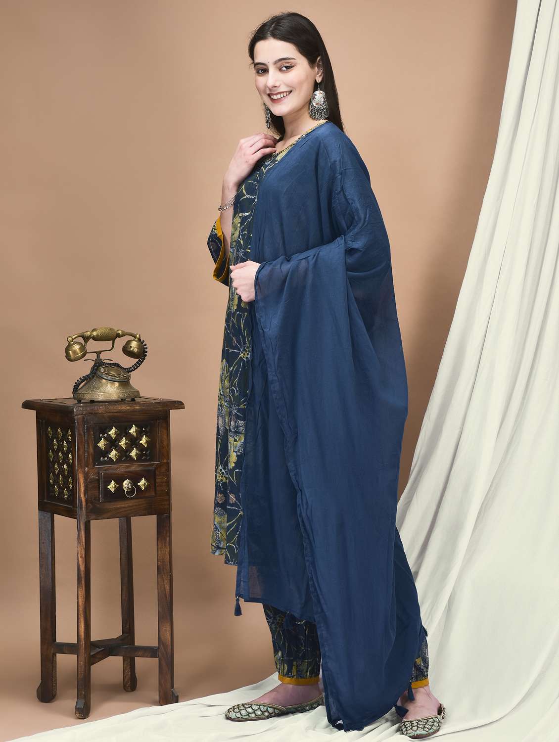 women three quarter sleeve kurta salwar with dupatta set - 21959520 -  Standard Image - 2
