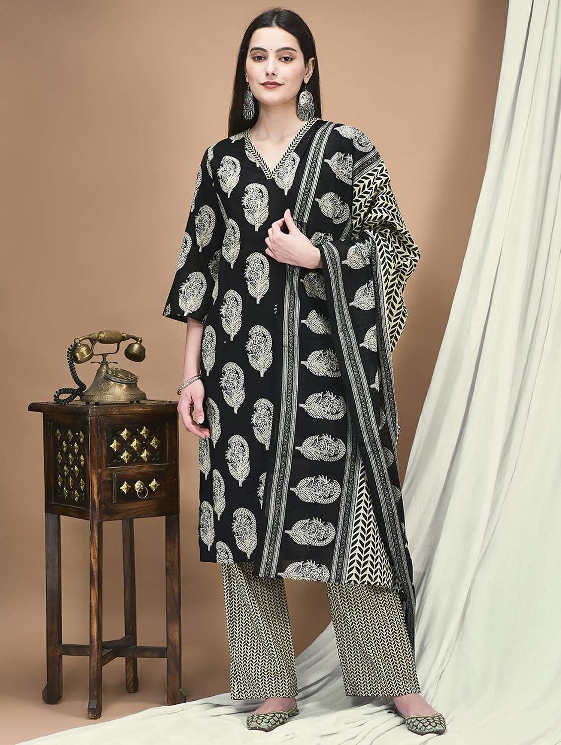 women three quarter sleeve kurta pant with dupatta set - 21959529 - Standard Image - 2
