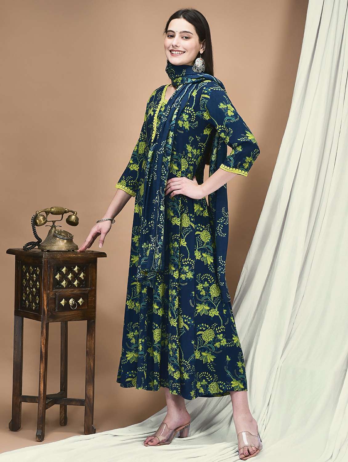women floral three quarter sleeve kurta dupatta set