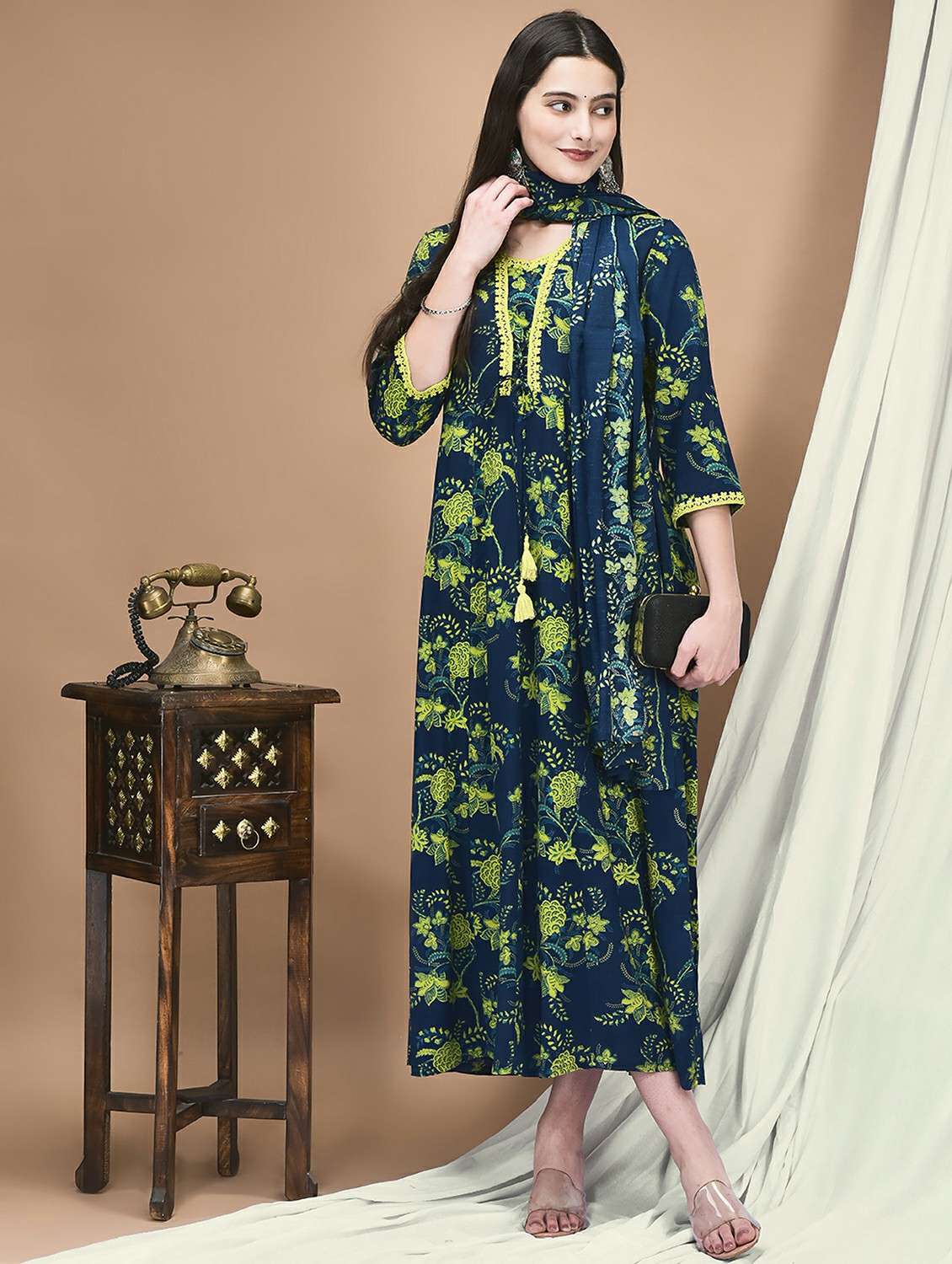 women floral three quarter sleeve kurta dupatta set - 21959534 - Standard Image - 2