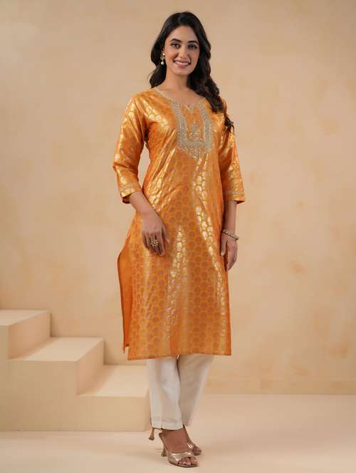 women three quarter sleeve kurta pant set - 21959548 - Standard Image - 0