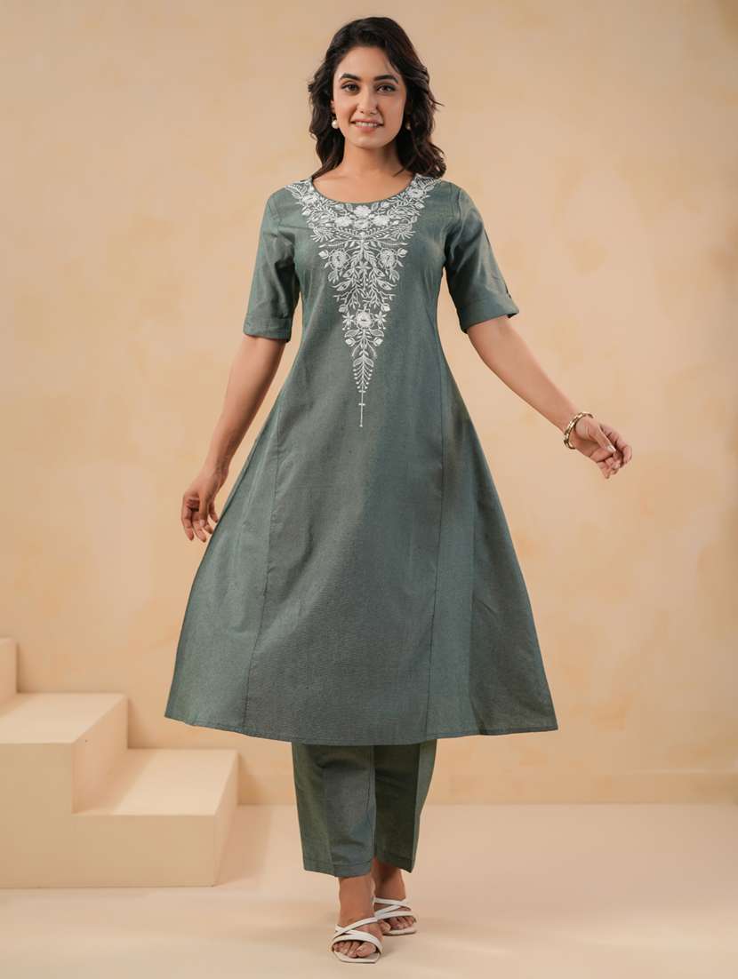 women embroidered short sleeve kurta pant set